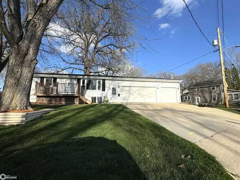 210 Mars Hill Dr, Clear Lake, IA 50428