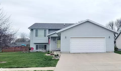 340 W Henschen St, Garner, IA 50438
