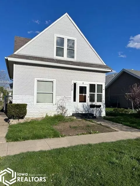 210 S 8th St, Marshalltown, IA 50158