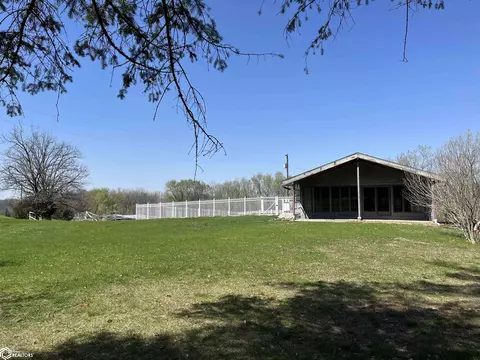 11562 Beaverdale Rd, West Burlington, IA 52655