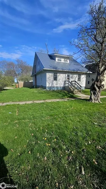 545 Garfield Ave, Farnhamville, IA 50538