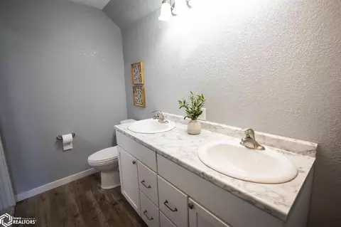 295 W 9th St, Garner, IA 50438 photo 35