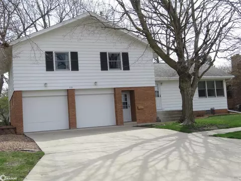 521 6th St NE, Clarion, IA 50525