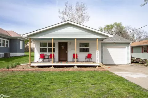 317 N 6th St, Oskaloosa, IA 52577