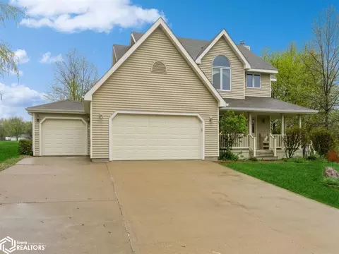 1529 Ridge Crest Ct, Knoxville, IA 50138