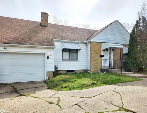 1202 N Market St, Oskaloosa, IA 52577
