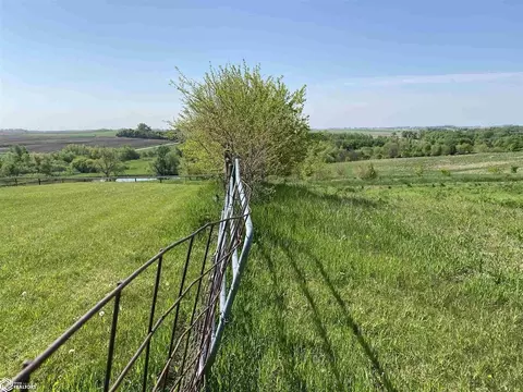 325 Th Cardinal Ave, Clear Lake, IA 50428