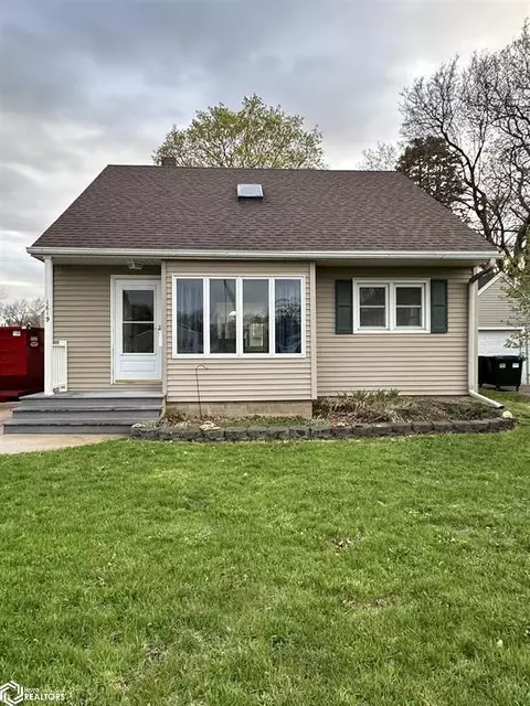1619 Sanford Dr, Iowa Falls, IA 50126