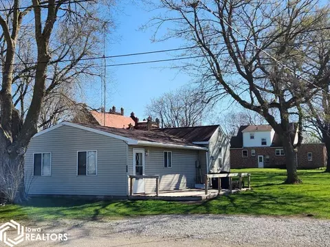 517 1st St S, Rockwell, IA 50469
