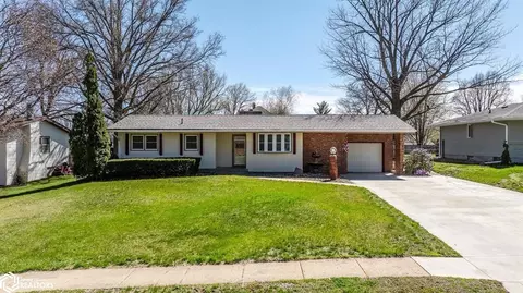 1403 Onyx Dr, Harlan, IA 51537