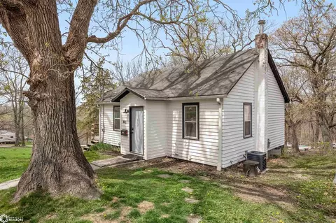 Exterior - 440 E Front St, Colfax, IA 50054 photo 4 of 7
