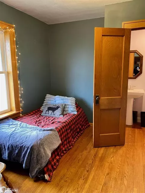 Bedroom - 1033 190th St, Hampton, IA 50441 photo 5 of 8