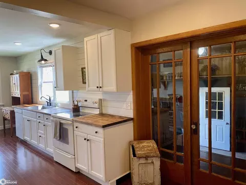 Kitchen - 1033 190th St, Hampton, IA 50441 photo 4 of 4