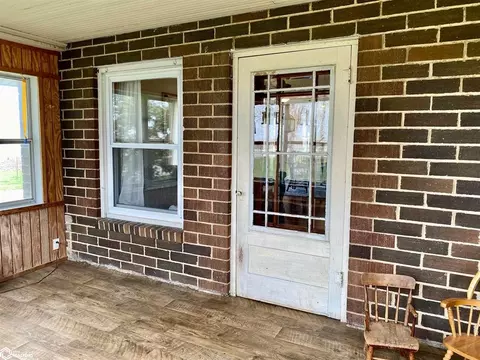 Exterior - 1033 190th St, Hampton, IA 50441 photo 4 of 6