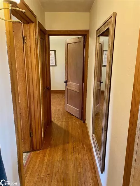 Entry Way - 1033 190th St, Hampton, IA 50441 photo 2 of 3