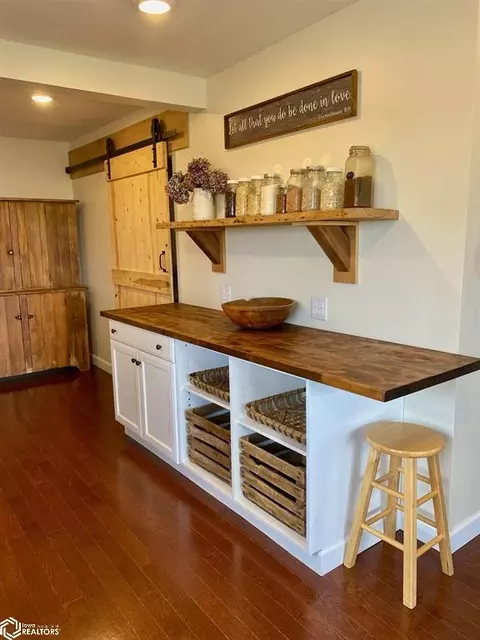 Kitchen - 1033 190th St, Hampton, IA 50441 photo 2 of 4