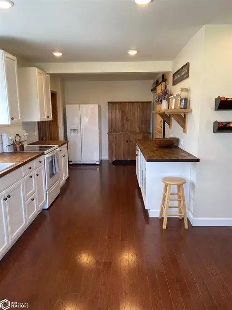 Kitchen - 1033 190th St, Hampton, IA 50441 photo 1 of 4