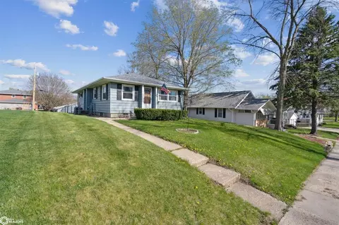 831 5th St, Nevada, IA 50201 photo 2