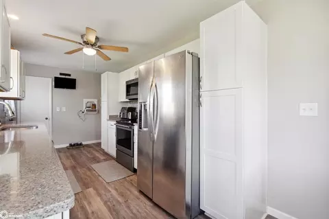 831 5th St, Nevada, IA 50201 photo 6