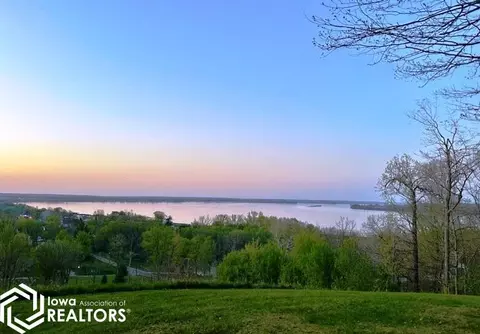 102 103 Scenic View Rd, Montrose, IA 52639