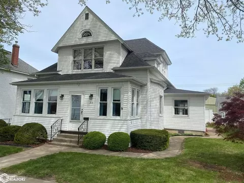 212 Broadway St, West Burlington, IA 52655