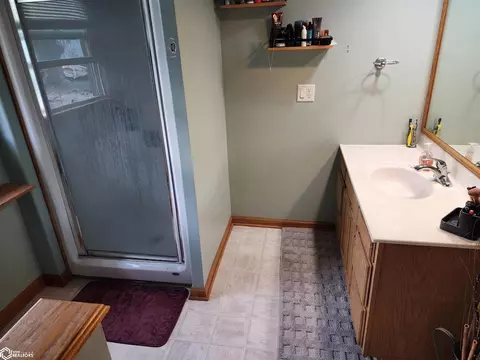 Bath - 308 S Walnut St, Odebolt, IA 51458 photo 2 of 3