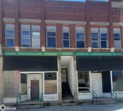 211 N Main St, Chariton, IA 50049