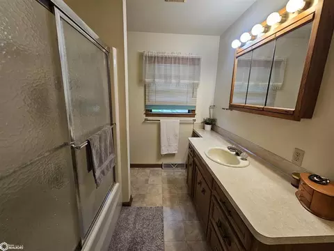 Bath - 1503 Olive St, Carroll, IA 51401 photo 1 of 2