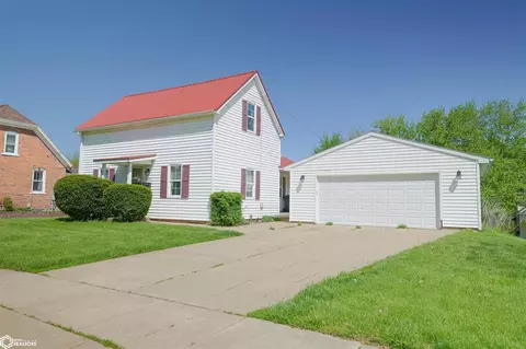 1002 Ash St, Burlington, IA 52601