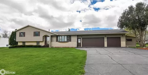 206 E Julian St, Le Grand, IA 50142