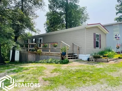 106 Pine Rd, Montezuma, IA 50171