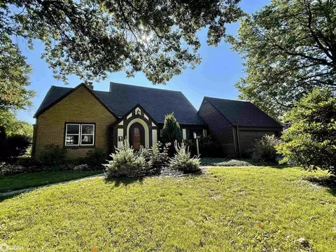 702 High Ave E, Oskaloosa, IA 52577