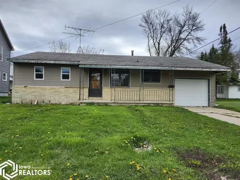 114 4th St NE, Clarion, IA 50525