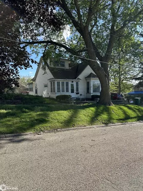 1007 7th St, Corning, IA 50841
