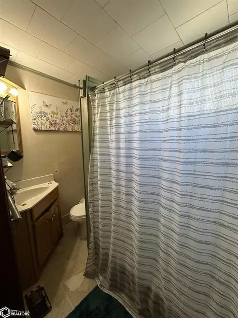 Bath - 1007 7th St, Corning, IA 50841 photo 1 of 1