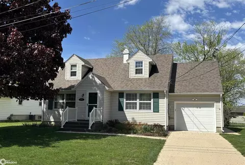 1008 Sunny Ln, Fairfield, IA 52556