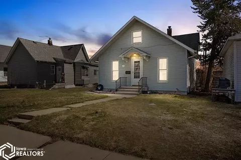 310 S 6th St, Marshalltown, IA 50158