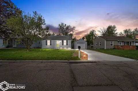 1003 Finkle Ave, Marshalltown, IA 50158