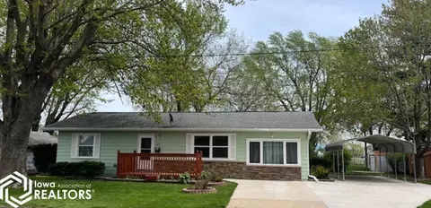 103 S Cottonwood St, New London, IA 52645