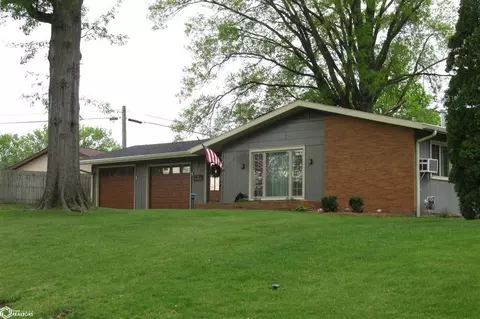 4 Bel Air Ct, Keokuk, IA 52632