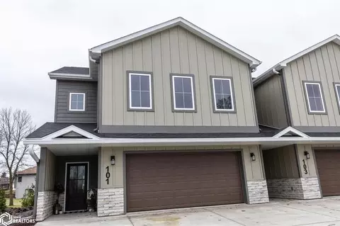 101 Stonebrook Ct, Clear Lake, IA 50428