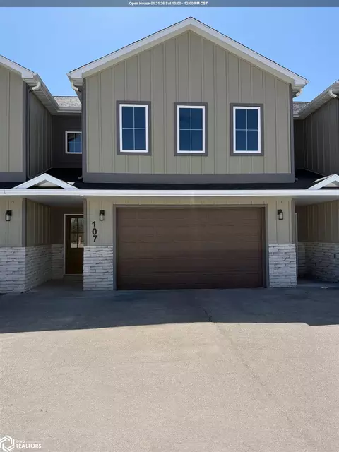 107 Stonebrook Ct, Clear Lake, IA 50428