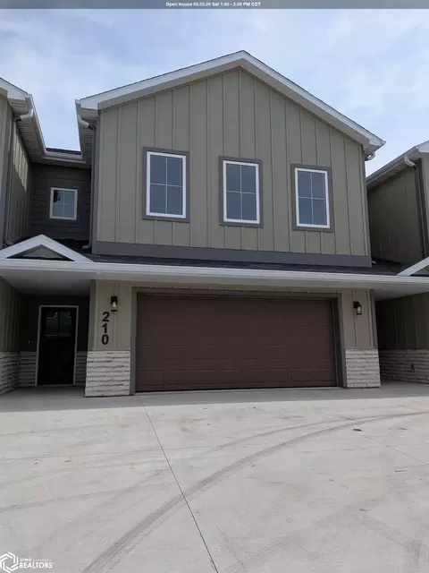 210 Stonebrook Ct, Clear Lake, IA 50428