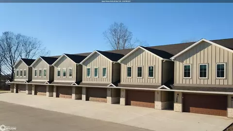 214 Stonebrook Ct, Clear Lake, IA 50428
