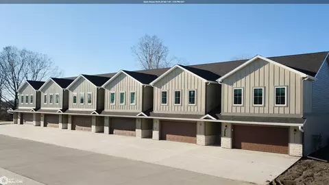 216 Stonebrook Ct, Clear Lake, IA 50428