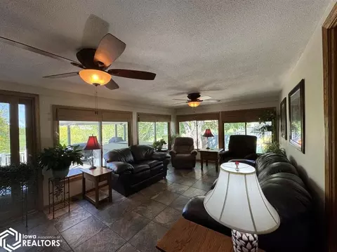 Living - 1521 E Grant, Centerville, IA 52544 photo 3 of 4