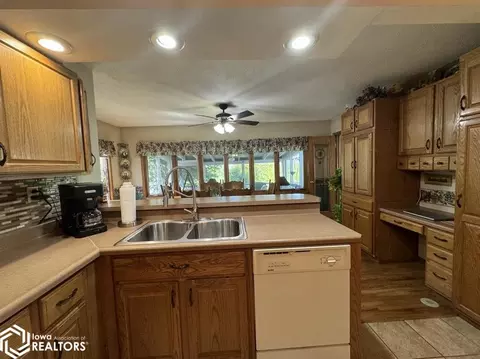 Kitchen - 1521 E Grant, Centerville, IA 52544 photo 4 of 8