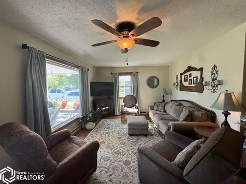 Living - 1521 E Grant, Centerville, IA 52544 photo 1 of 4