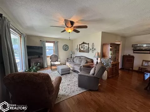 Living - 1521 E Grant, Centerville, IA 52544 photo 2 of 4