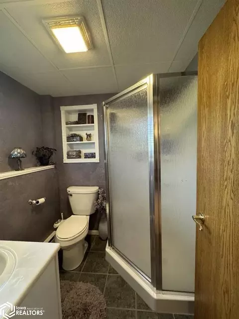 Bath - 1521 E Grant, Centerville, IA 52544 photo 6 of 6